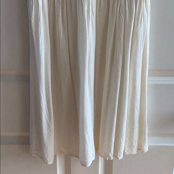 Gorgeous Flowy Dress with hints of lace - Picture 11 of 11